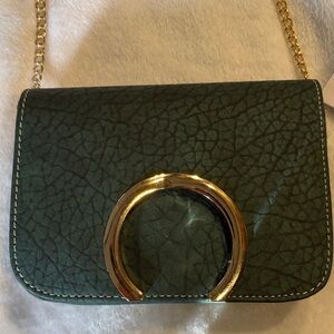 Elegant Green Handbag with Gold Accent